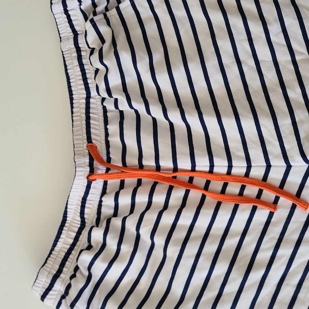 Fabletics Shorts - Picture 2 of 5